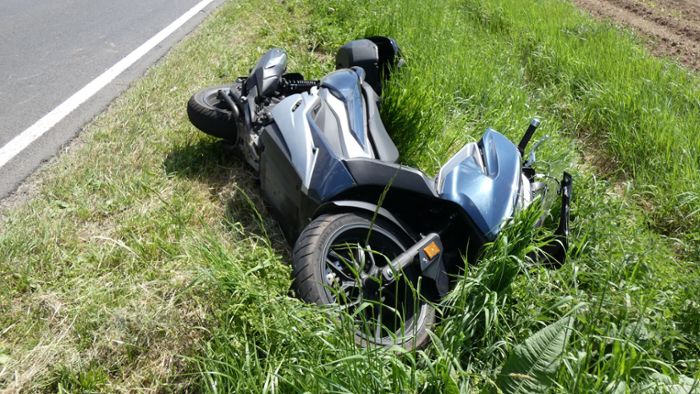 Motorradfahrer stirbt bei Kollision mit Traktor
