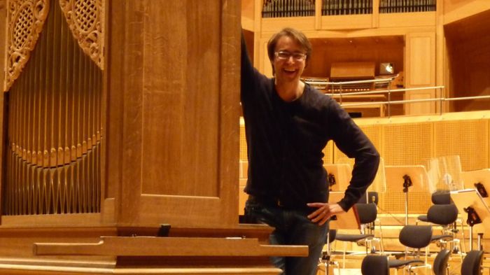Christian Schmitt an der Orgel: Kleine Tasten, großer Klang