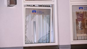 Unbekannte sprengen Geldautomat: Sechsstelliger Euro-Betrag gestohlen