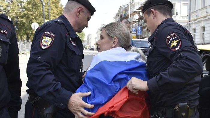 Mehr als 60 Demonstranten und Kremlkritiker verurteilt