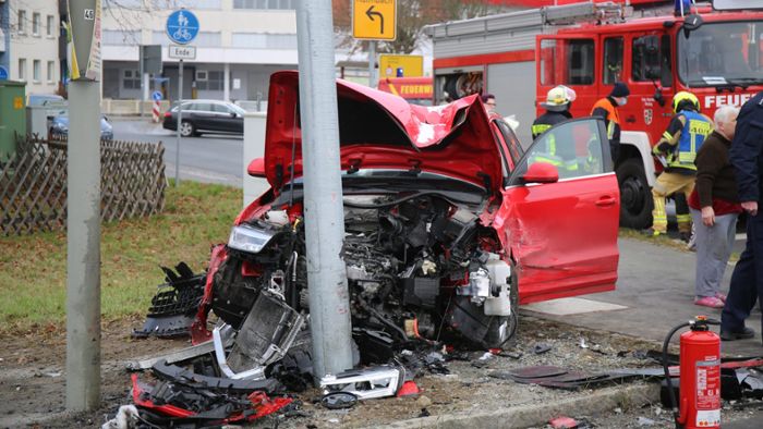 Crash auf B 303 bei Wirsberg: Autofahrer verletzt